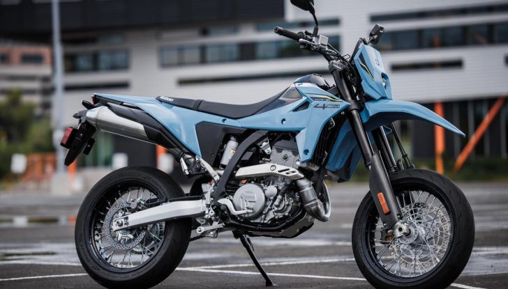 Suzuki DR-Z4S e DR-Z4SM 2025: leggerezza, potenza e tecnologia - Foto 12 di 15