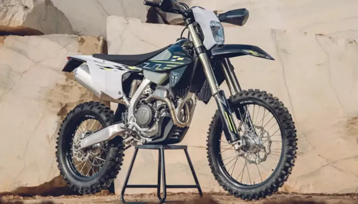 Triumph lancia le nuove TF 250-E e TF 450-E 2026 per l’enduro estremo - Foto 4 di 8