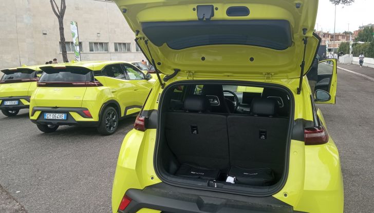 BYD Dolphin Surf prova su strada, prestazioni e prezzi - Foto 12 di 24