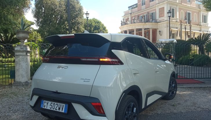 BYD Dolphin Surf prova su strada, prestazioni e prezzi - Foto 23 di 24