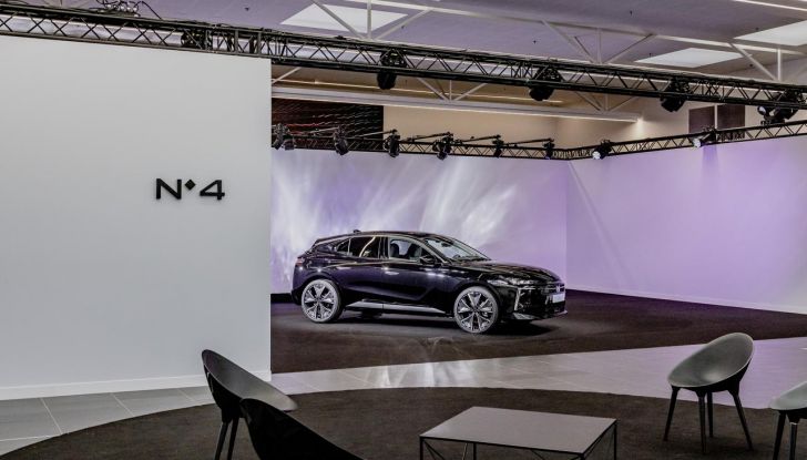 DS N°4: la compatta che punta tutto su comfort e design alla francese - Foto 35 di 66