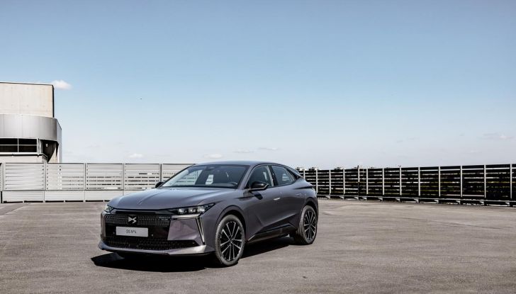 DS N°4: la compatta che punta tutto su comfort e design alla francese - Foto 62 di 66