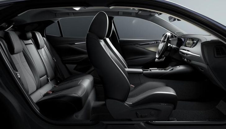 DS N°4: la compatta che punta tutto su comfort e design alla francese - Foto 11 di 66