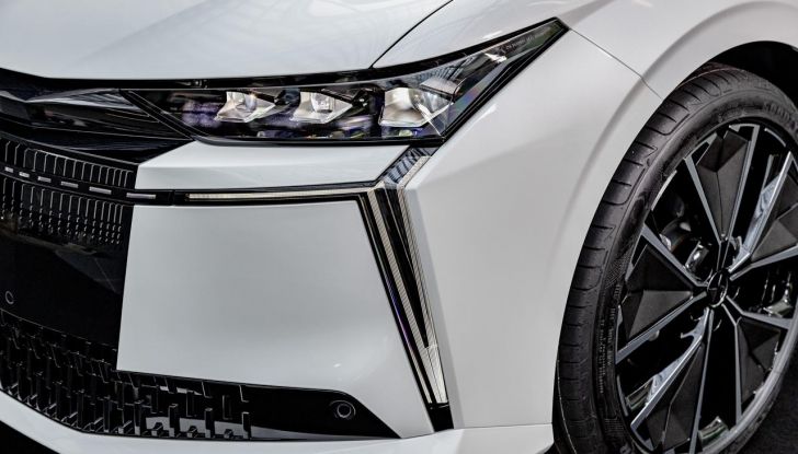 DS N°4: la compatta che punta tutto su comfort e design alla francese - Foto 21 di 66