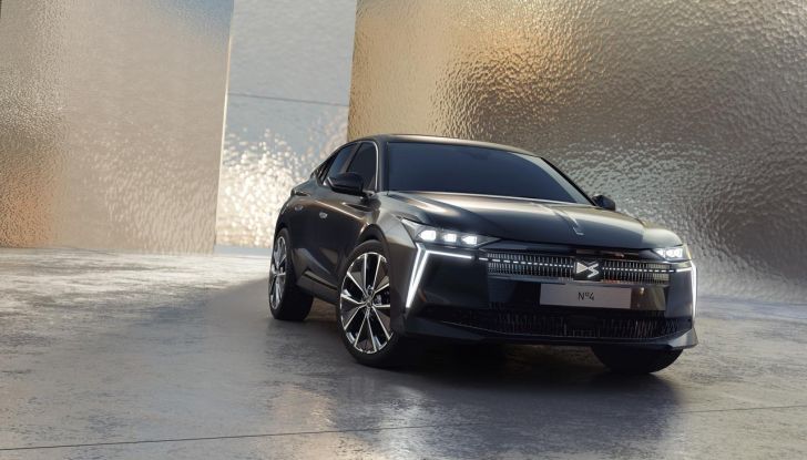 DS N°4: la compatta che punta tutto su comfort e design alla francese - Foto 14 di 66