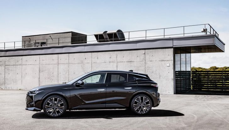 DS N°4: la compatta che punta tutto su comfort e design alla francese - Foto 59 di 66