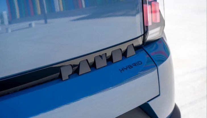 Fiat Grande Panda Hybrid 2025: prezzi e allestimenti disponibili - Foto 5 di 13