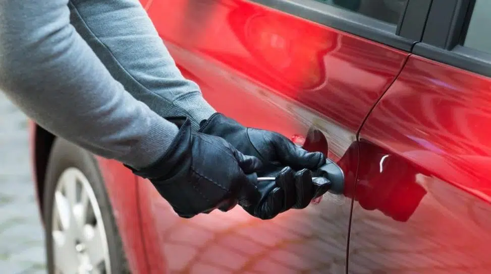 Ogni 4 minuti sparisce un'auto: il boom dei furti in Italia che non si ferma