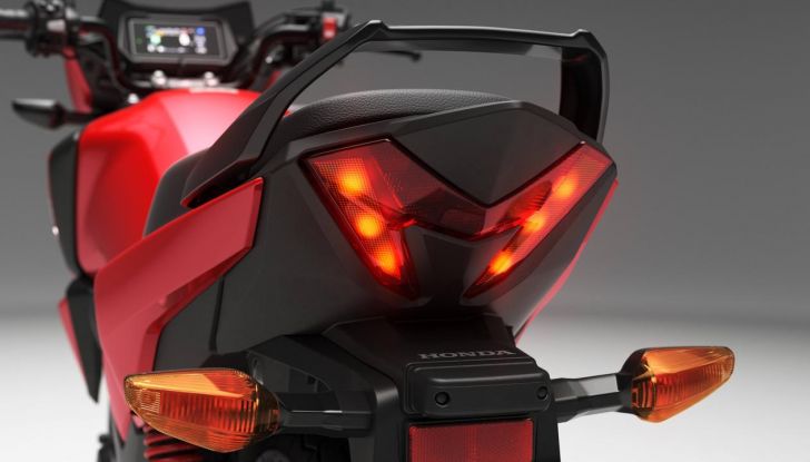 Honda CB125F 2026: la piccola naked ora con Start & Stop e display TFT - Foto 29 di 53