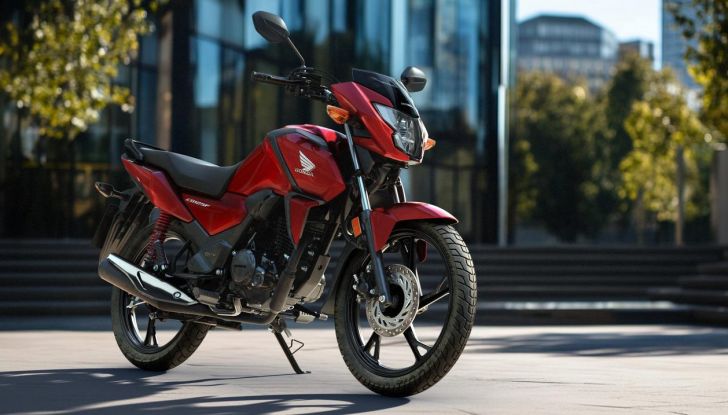 Honda CB125F 2026: la piccola naked ora con Start & Stop e display TFT - Foto 9 di 53