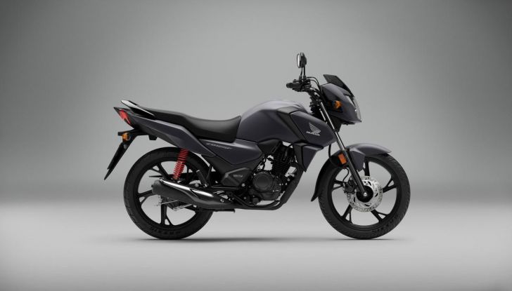 Honda CB125F 2026: la piccola naked ora con Start & Stop e display TFT - Foto 17 di 53