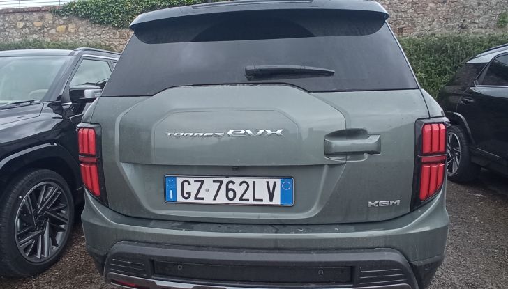 KGM Torres EVX prova su strada, prezzi e motori - Foto 13 di 13