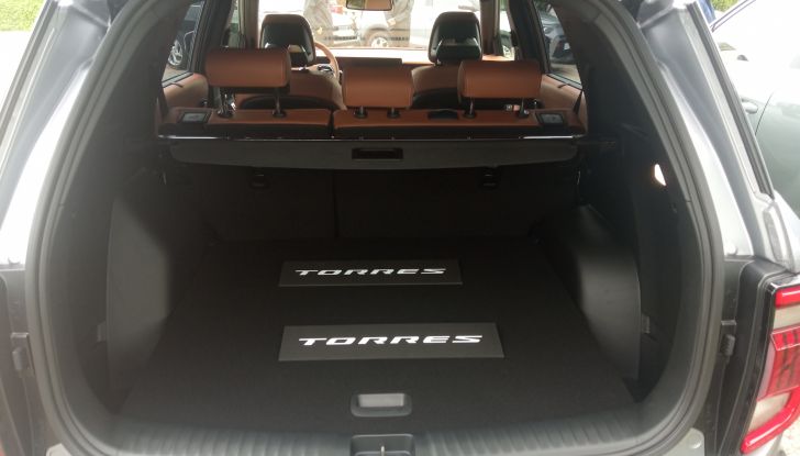 KGM Torres EVX prova su strada, prezzi e motori - Foto 3 di 13