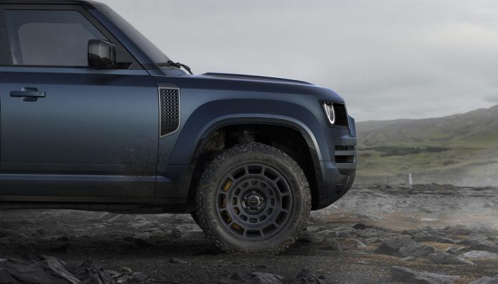 Land Rover Defender 2026: più smart, più bella, sempre inarrestabile - Foto 2 di 49