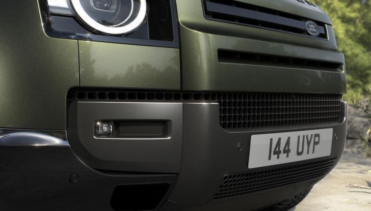 Land Rover Defender 2026: più smart, più bella, sempre inarrestabile - Foto 10 di 49
