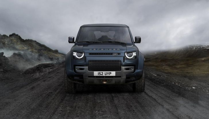 Land Rover Defender 2026: più smart, più bella, sempre inarrestabile - Foto 11 di 49