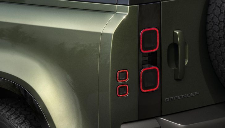 Land Rover Defender 2026: più smart, più bella, sempre inarrestabile - Foto 12 di 49