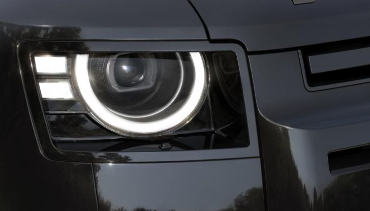 Land Rover Defender 2026: più smart, più bella, sempre inarrestabile - Foto 15 di 49