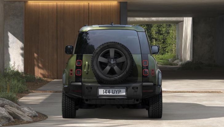 Land Rover Defender 2026: più smart, più bella, sempre inarrestabile - Foto 3 di 49