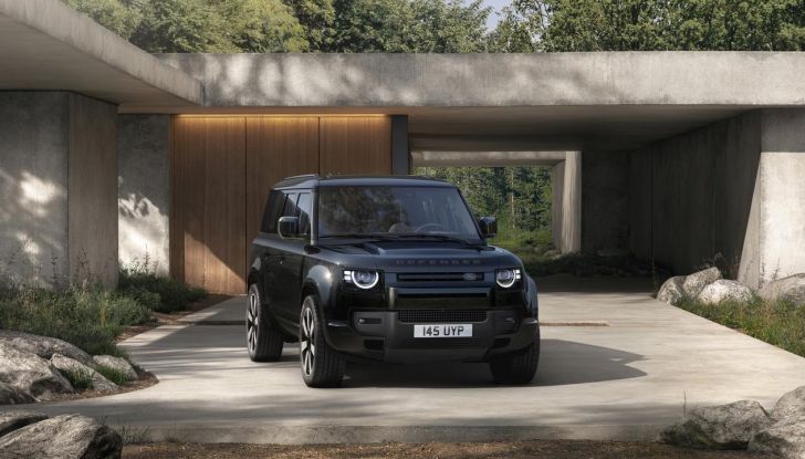 Land Rover Defender 2026: più smart, più bella, sempre inarrestabile - Foto 29 di 49