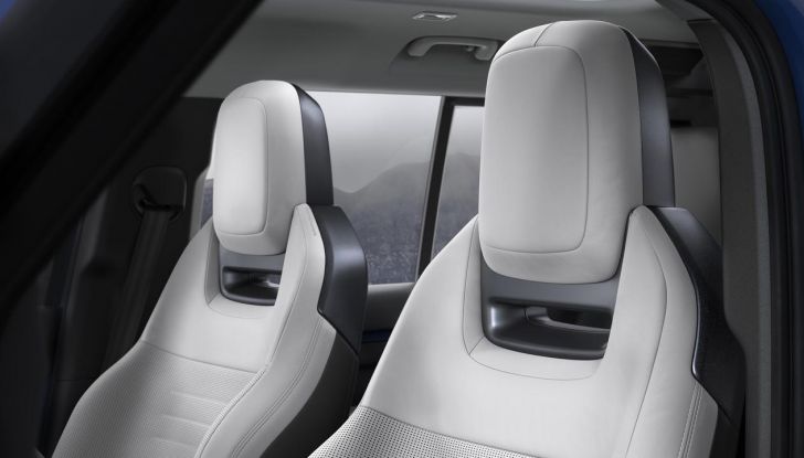 Land Rover Defender 2026: più smart, più bella, sempre inarrestabile - Foto 37 di 49