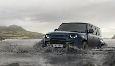 Land Rover Defender 2026: più smart, più bella, sempre inarrestabile