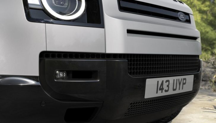 Land Rover Defender 2026: più smart, più bella, sempre inarrestabile - Foto 43 di 49