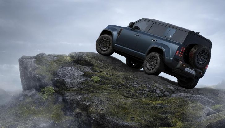 Land Rover Defender 2026: più smart, più bella, sempre inarrestabile - Foto 8 di 49