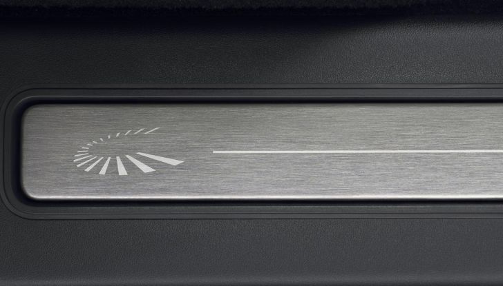 Land Rover Discovery compie 35 anni: ecco le esclusive edizioni Tempest e Gemini - Foto 29 di 33