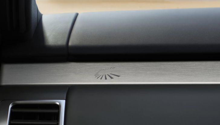 Land Rover Discovery compie 35 anni: ecco le esclusive edizioni Tempest e Gemini - Foto 31 di 33