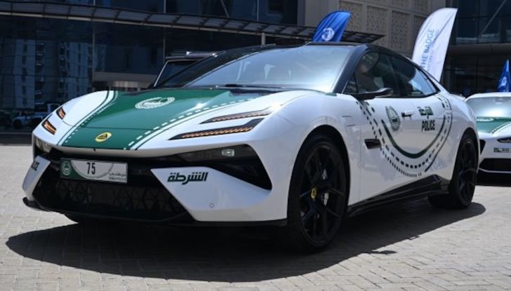Dubai Police presenta la Lotus Emeya-S elettrica al World Police Summit - Foto 1 di 3