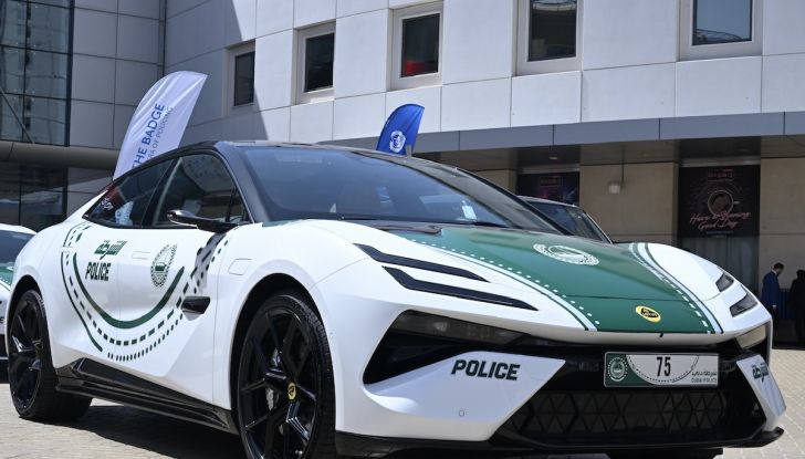 Dubai Police presenta la Lotus Emeya-S elettrica al World Police Summit - Foto 2 di 3