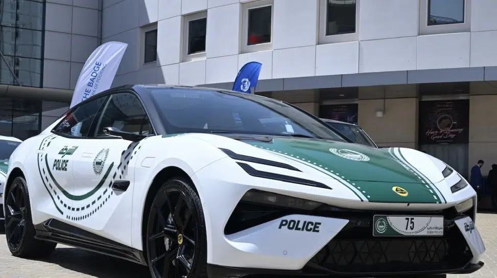 Dubai Police presenta la Lotus Emeya-S elettrica al World Police Summit