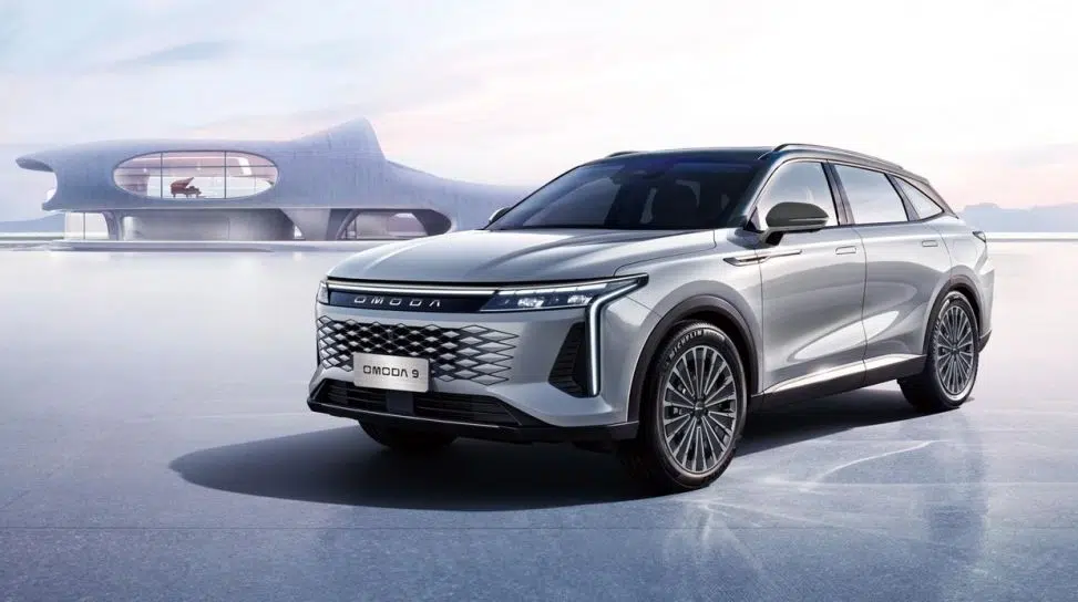 Omoda 9 Super Hybrid arriva in Italia: 537 CV, 145 km elettrici e prezzo shock