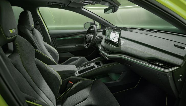 Skoda Enyaq RS: quando l’elettrico incontra la sportività - Foto 10 di 24
