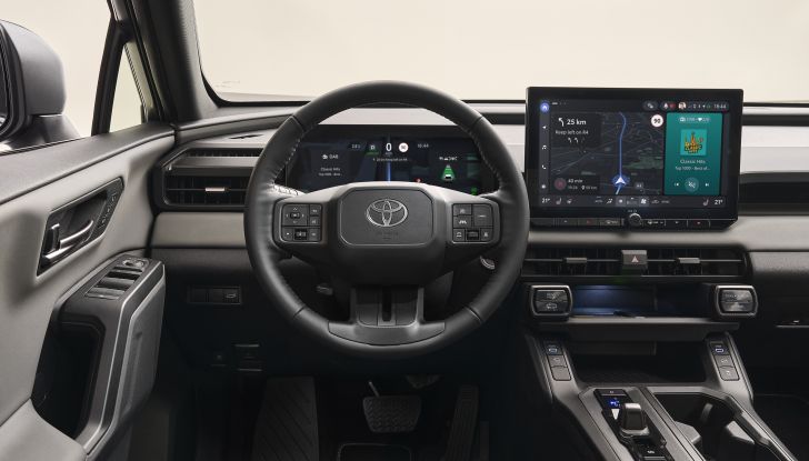 Nuova Toyota RAV4 2025: design inedito, tecnologia avanzata e fino a 100 km in elettrico - Foto 8 di 13
