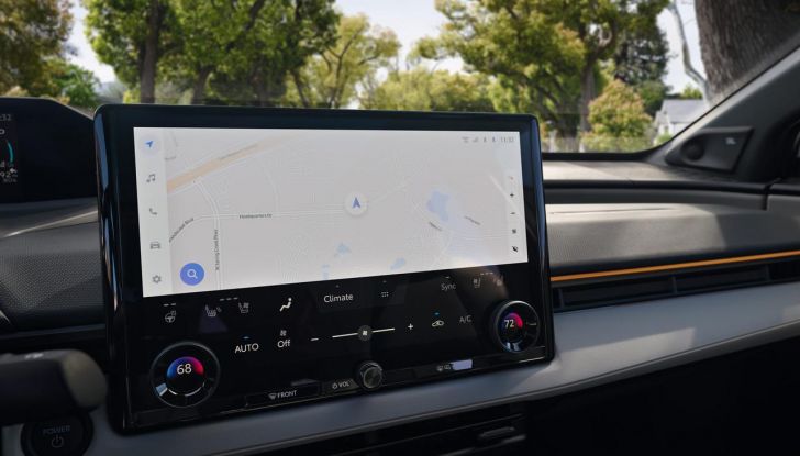 Toyota bZ alza la posta: più potenza, più autonomia e un nome più semplice - Foto 7 di 9