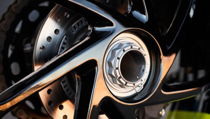 Triumph Speed Triple 1200 RX: tanta potenza in appena 1200 esemplari - Foto 19 di 43