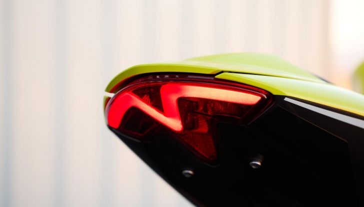 Triumph Speed Triple 1200 RX: tanta potenza in appena 1200 esemplari - Foto 22 di 43