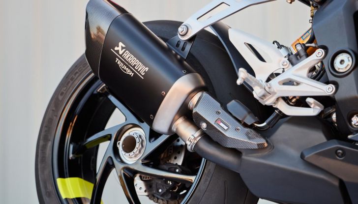 Triumph Speed Triple 1200 RX: tanta potenza in appena 1200 esemplari - Foto 18 di 43