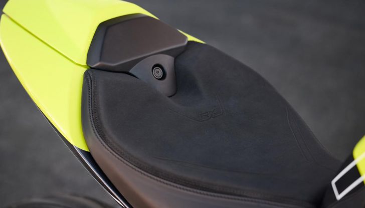 Triumph Speed Triple 1200 RX: tanta potenza in appena 1200 esemplari - Foto 16 di 43