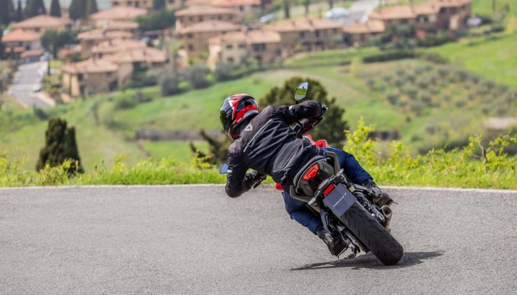 Yamaha Tracer 7 2025: design affilato e dotazioni premium alzano l’asticella del segmento - Foto 7 di 41