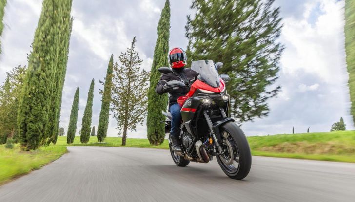 Yamaha Tracer 7 2025: design affilato e dotazioni premium alzano l’asticella del segmento - Foto 3 di 41