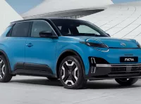 La nuova Nissan Micra è solo elettrica: più personale, tecnologica e fedele alla sua anima cittadina