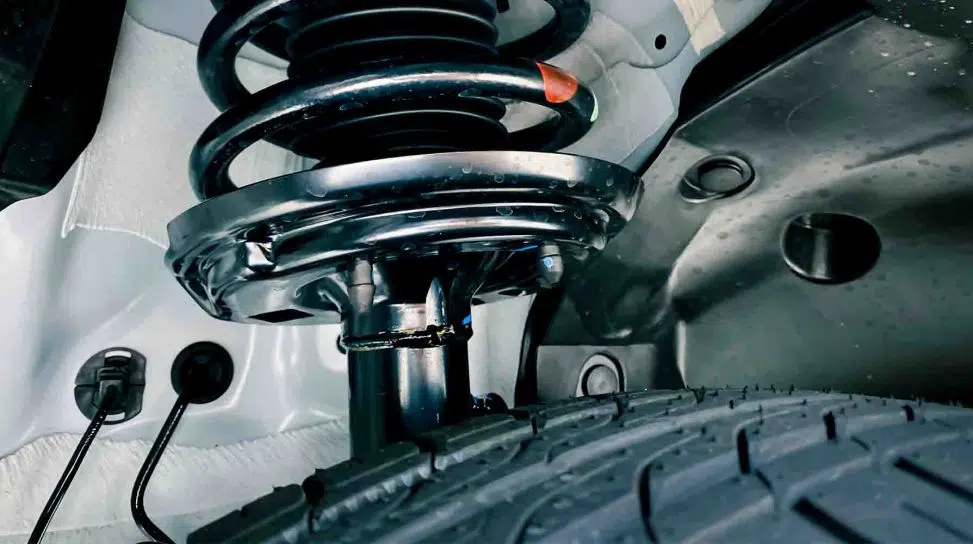 Come gli ammortizzatori influenzano il comfort e la sicurezza: consigli per la selezione e la sostituzione delle auto moderne