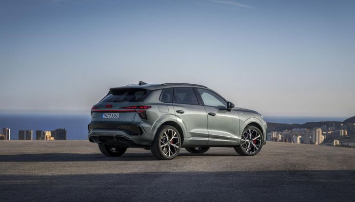 Audi Q3 2025: debutta la nuova generazione con cockpit digitale e motori ibridi - Foto 5 di 7