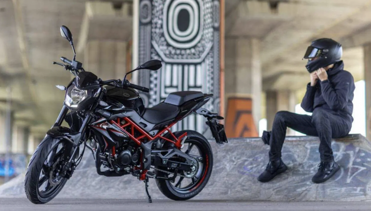 Benelli BN 125 torna in versione Euro5+: la naked entry-level ora è più efficiente - Foto 2 di 4