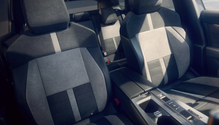 Opel Grandland ora anche AWD: 325 CV e 500 km di autonomia - Foto 1 di 6