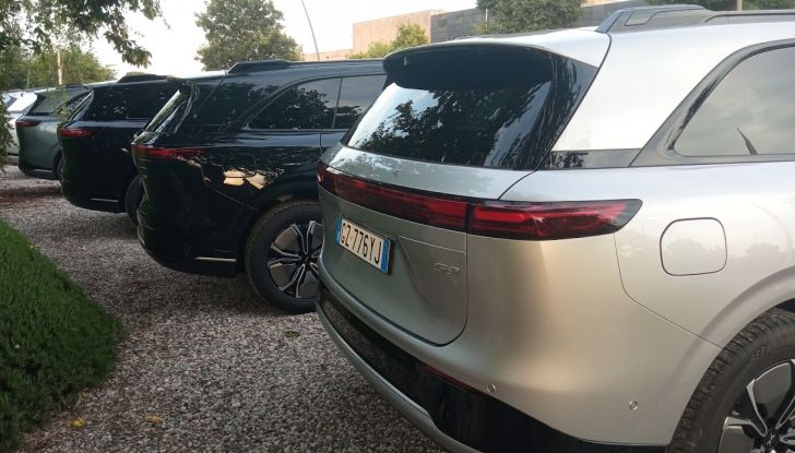 Test Drive XPENG G6 e XPENG G9: prova su strada, prezzi e autonomia - Foto 15 di 35