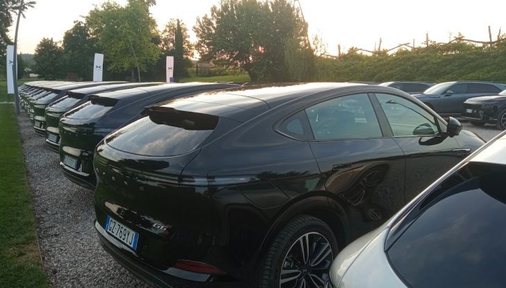 Test Drive XPENG G6 e XPENG G9: prova su strada, prezzi e autonomia - Foto 16 di 35